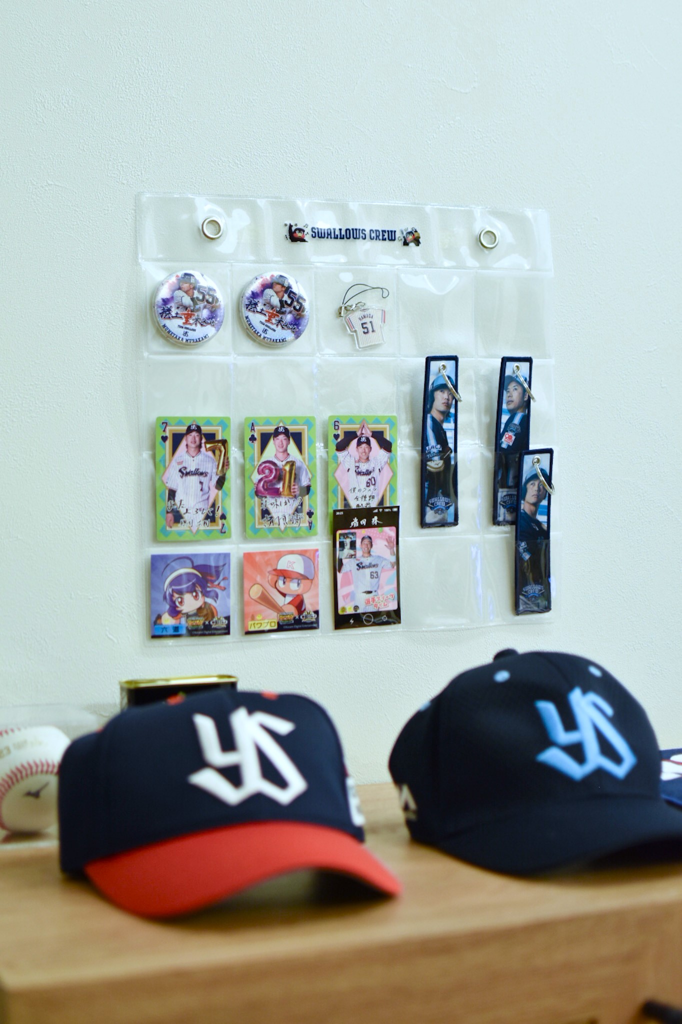 CREW 缶バッジウォールポケット